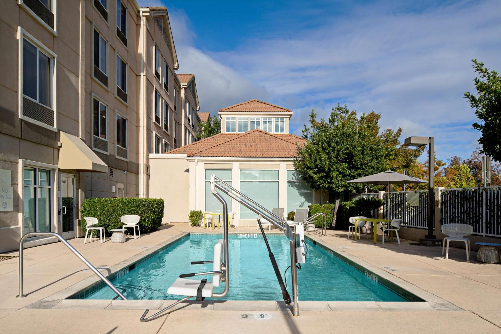 Hilton Garden Inn Folsom Exteriér fotografie