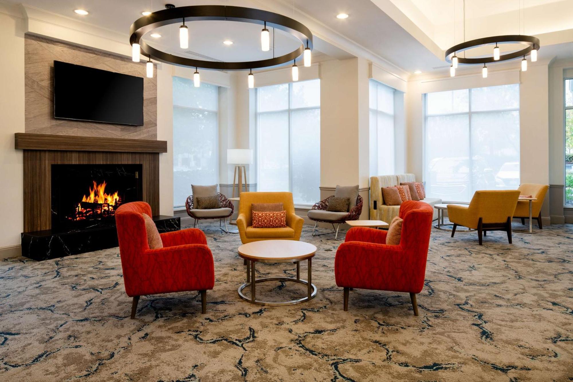 Hilton Garden Inn Folsom Exteriér fotografie